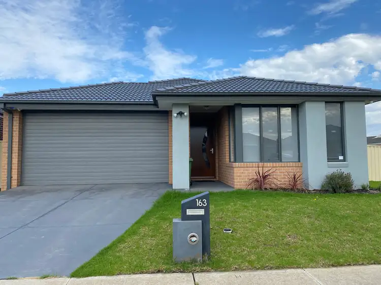 163 Blue Horizons Way, Pakenham VIC 3810