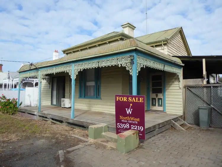 30 Molyneaux Street, Warracknabeal VIC 3393