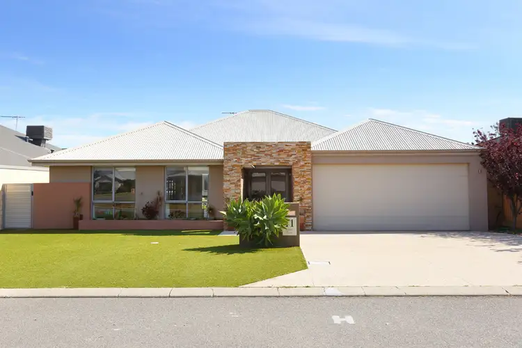 11 Januk Turn, South Guildford WA 6055