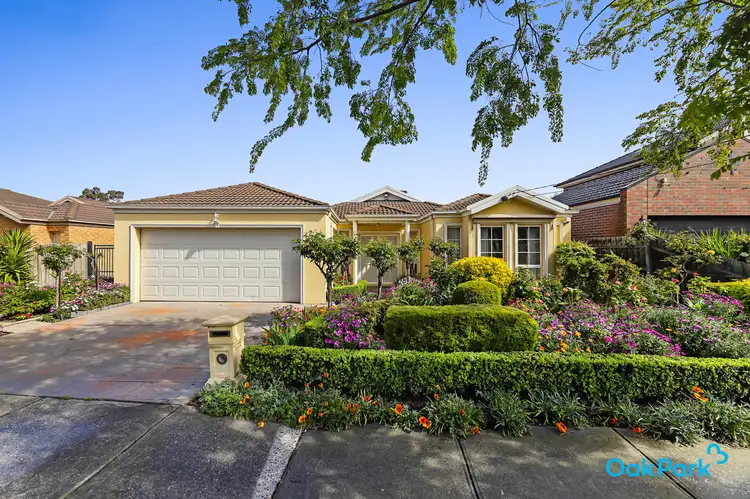 27 Hillcrest Road, Oak Park VIC 3046