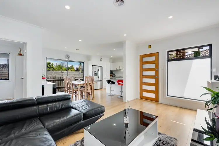 Fifth view of Homely unit listing, 2/31 Isaac Smith Crescent, Endeavour Hills VIC 3802