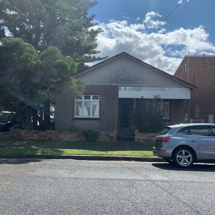 24 Lindsay Street