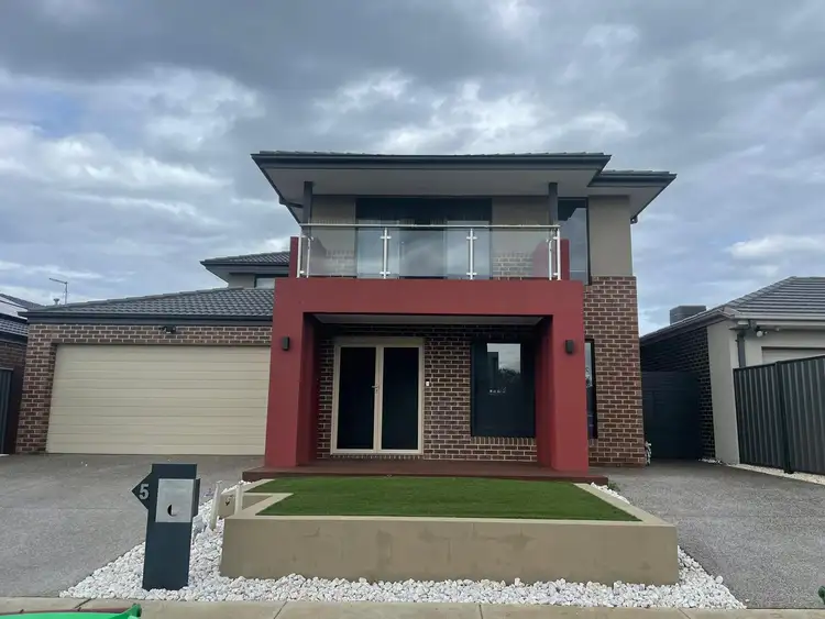 5 Tinnadice Road, Cranbourne East VIC 3977