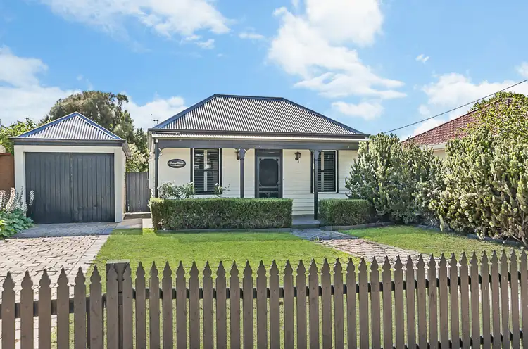 9 Sackville Street, Port Fairy VIC 3284
