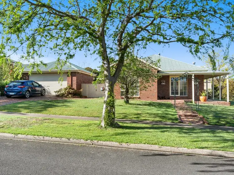 2 Kent Court, Mansfield VIC 3722