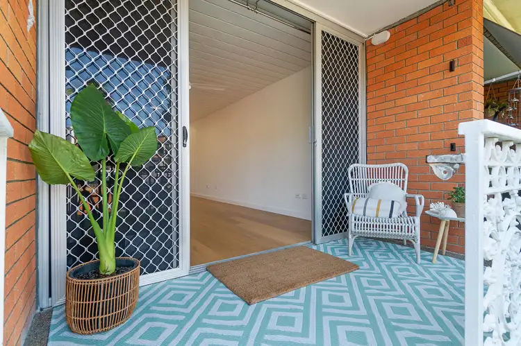 2/8 Cusack Parade, Wynnum QLD 4178