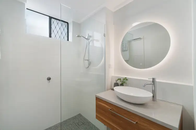 Fifth view of Homely unit listing, 2/8 Cusack Parade, Wynnum QLD 4178