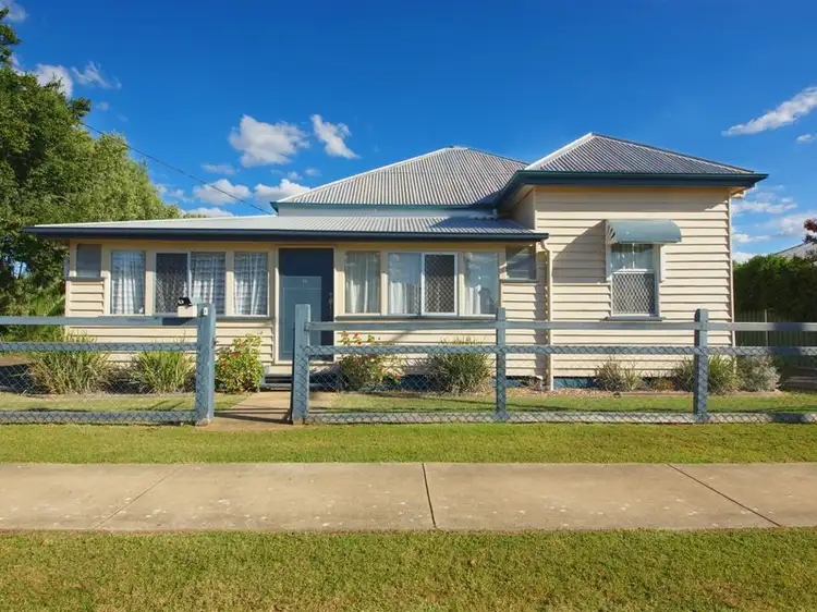 11 Creek Street, Oakey QLD 4401