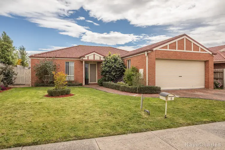 8 Wisteria Court, Pakenham VIC 3810