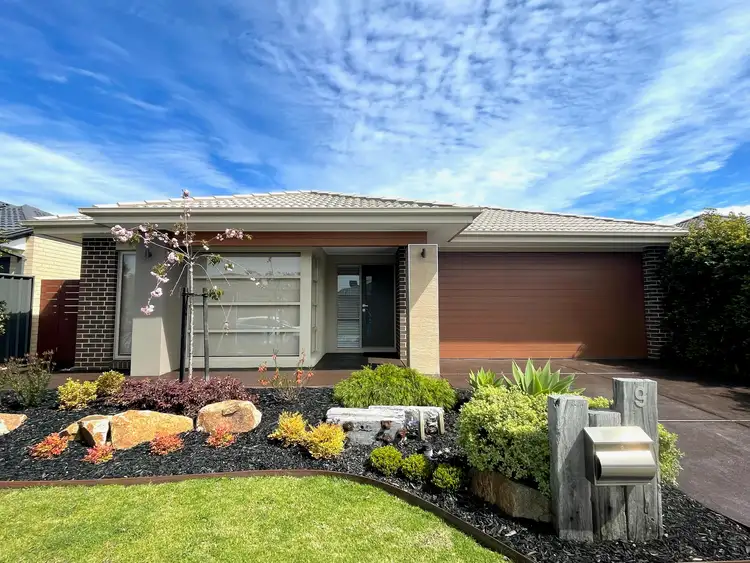 9 PANDORA DRIVE, Cranbourne West VIC 3977