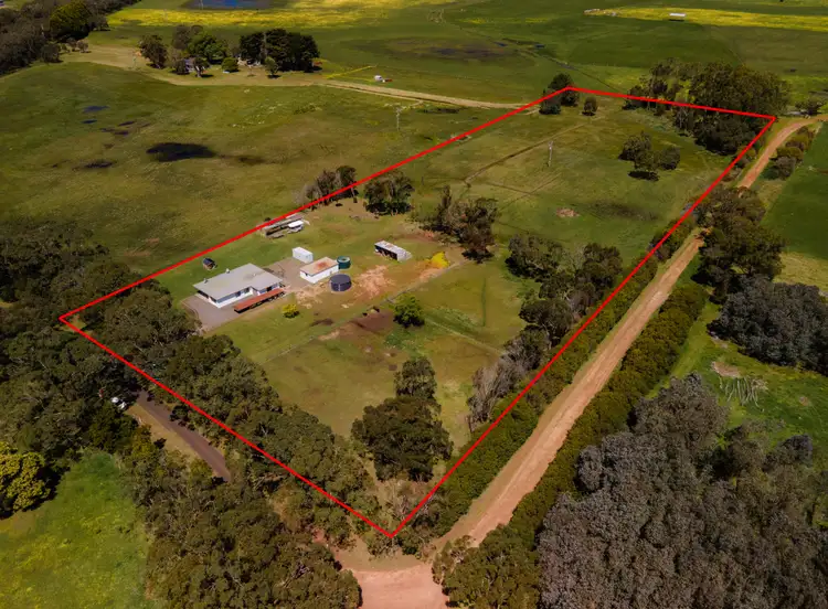 21 Flacks Road, Heywood VIC 3304