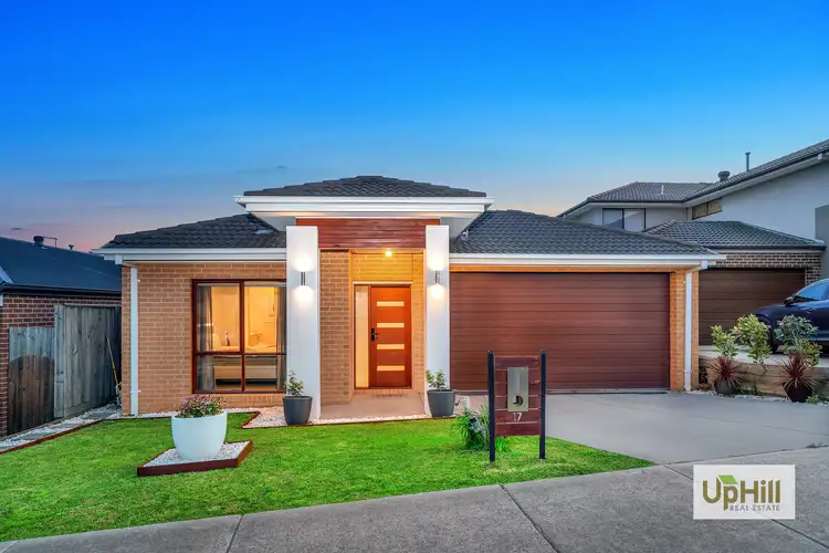 17 Nixon Drive, Berwick VIC 3806