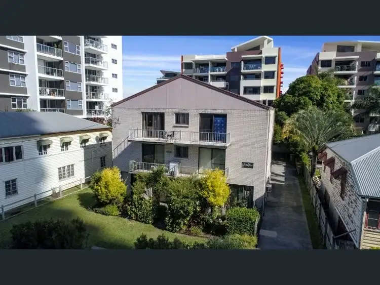 4/16 Norman Street, Southport QLD 4215