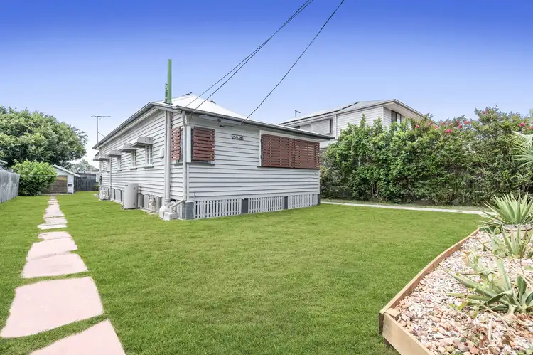 8 Madgwick Street, Wynnum QLD 4178