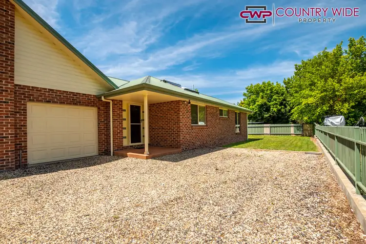 2/10 Nielsen Street, Guyra NSW 2365