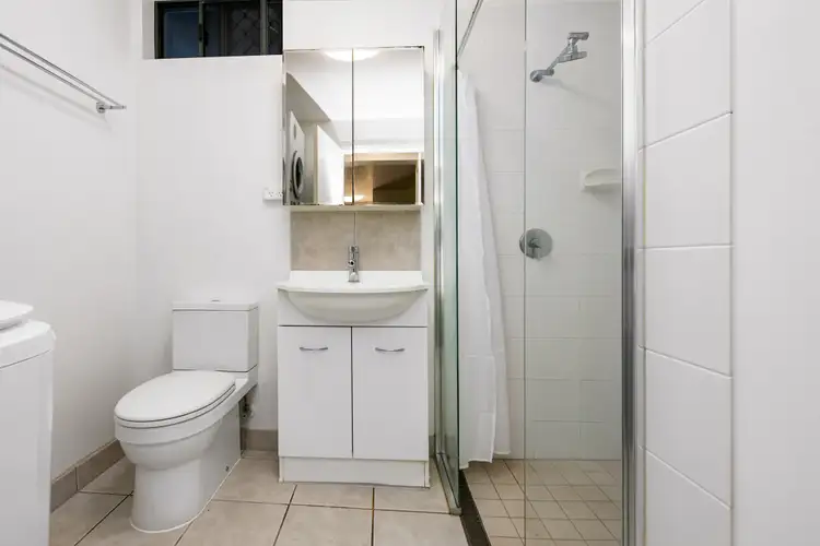 Fifth view of Homely apartment listing, 2/11 Carter Street, North Ward QLD 4810