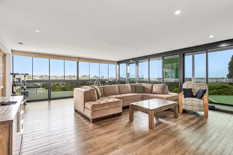 Main view of Homely house listing, 7 Oxley Way, Endeavour Hills VIC 3802