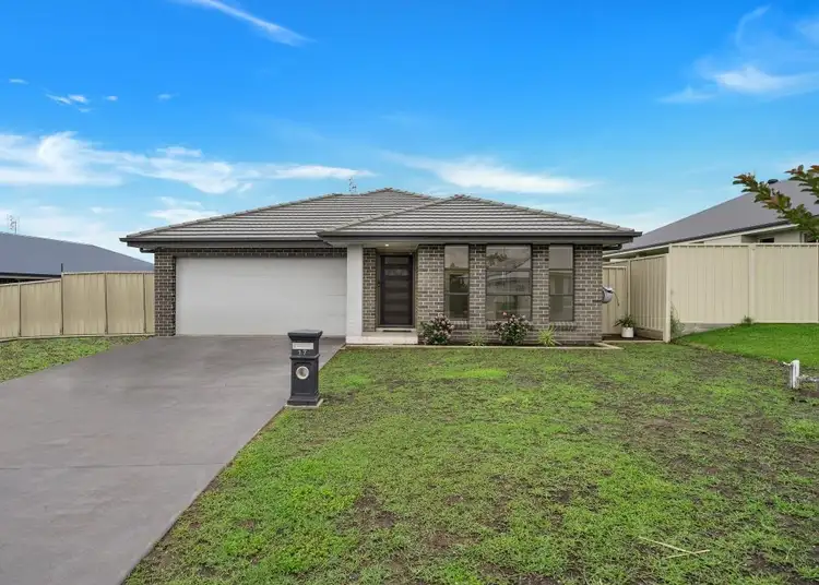 17 Jindalee Crescent, Nowra NSW 2541