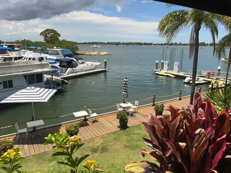 8/9 Spinnaker Drive