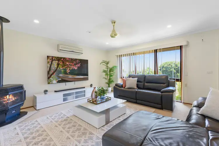 Second view of Homely house listing, 4 Dawson Court, Endeavour Hills VIC 3802