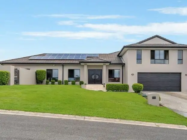 39 Maltravers Drive, Arundel QLD 4214