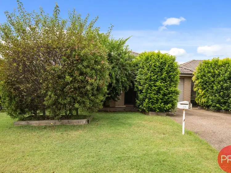 2/56 Clayton Crescent, Rutherford NSW 2320