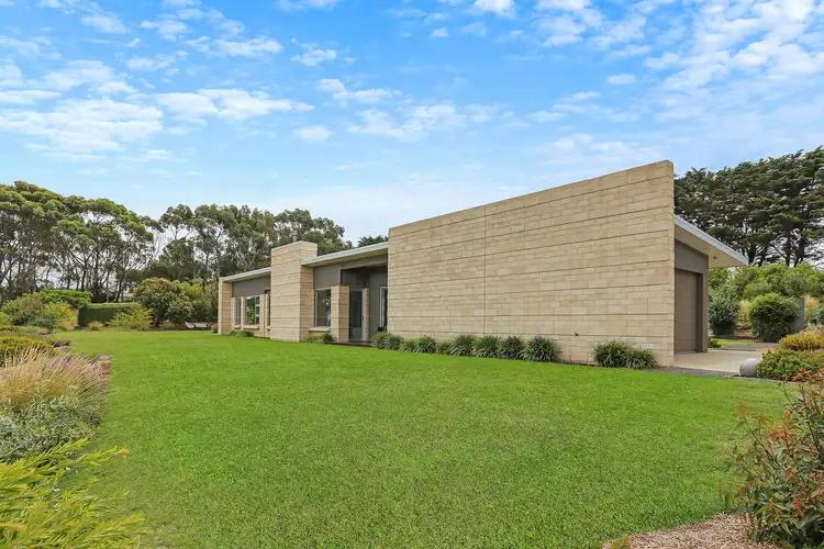19 McCartneys Road, Crossley VIC 3283