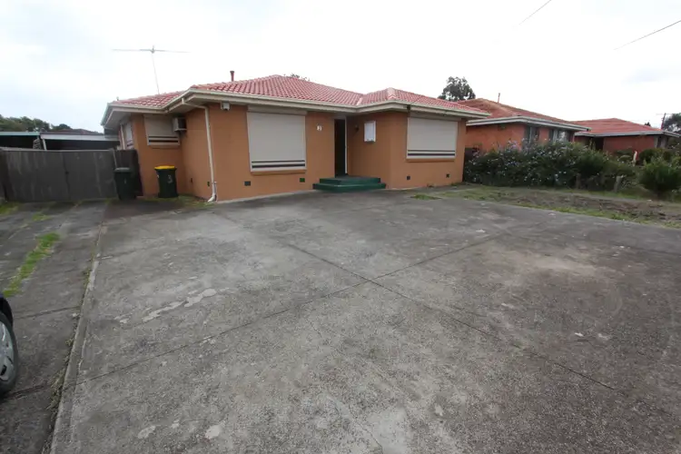 3 Drinkwater Crescent
