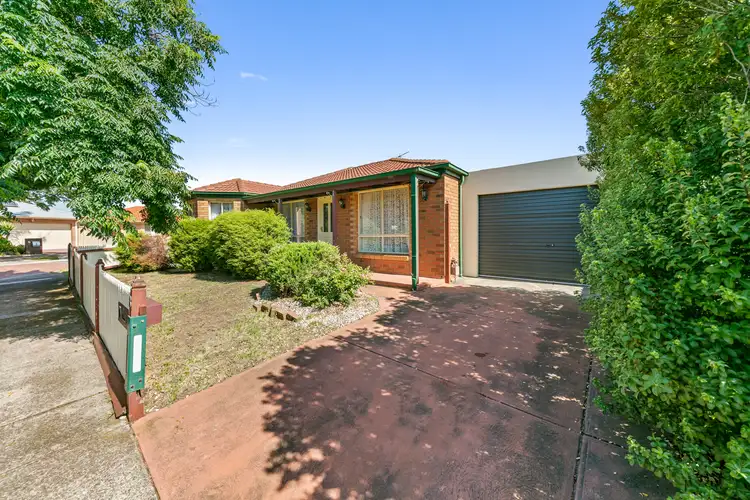 8 Lacebark Road, Delahey VIC 3037