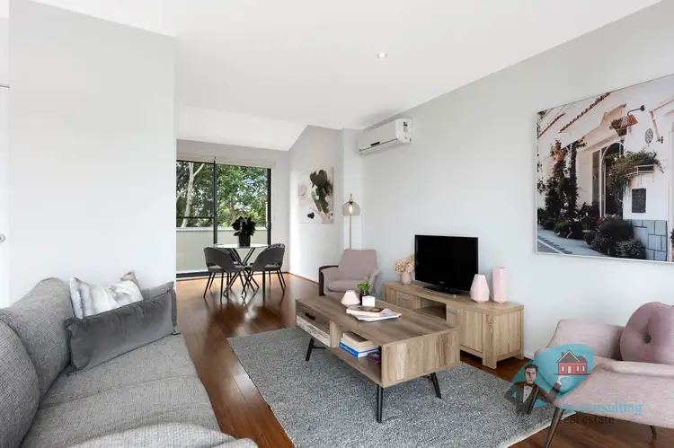 Fifth view of Homely townhouse listing, 2/300 Como Parade West, Parkdale VIC 3195