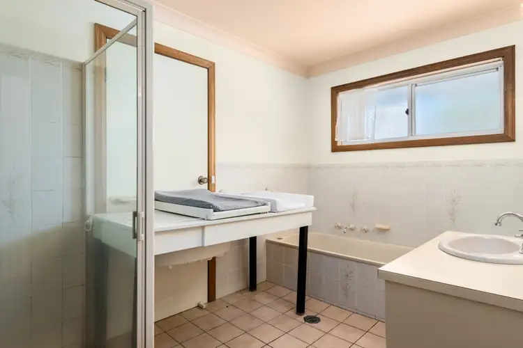 Fifth view of Homely unit listing, 2/76 Western View Drive, West Albury NSW 2640