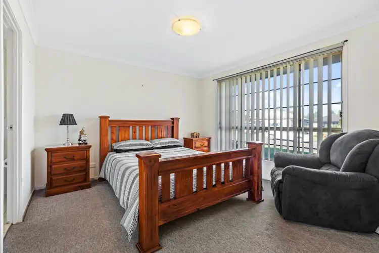Second view of Homely house listing, 5 Hibiscus Crescent, Aberglasslyn NSW 2320
