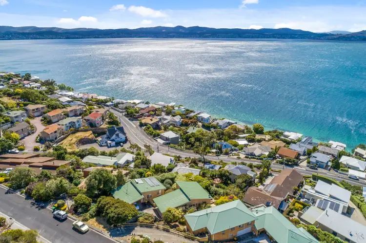 2/8 Pauldon Drive, Sandy Bay TAS 7005