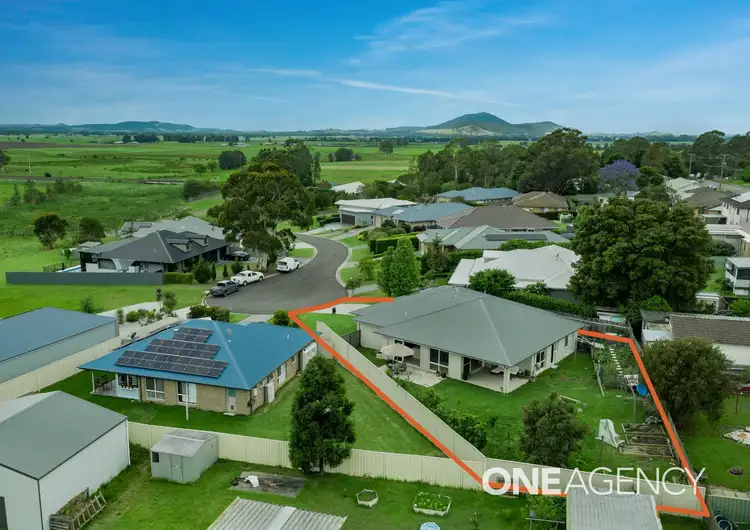 15 Meyer Place, Bomaderry NSW 2541