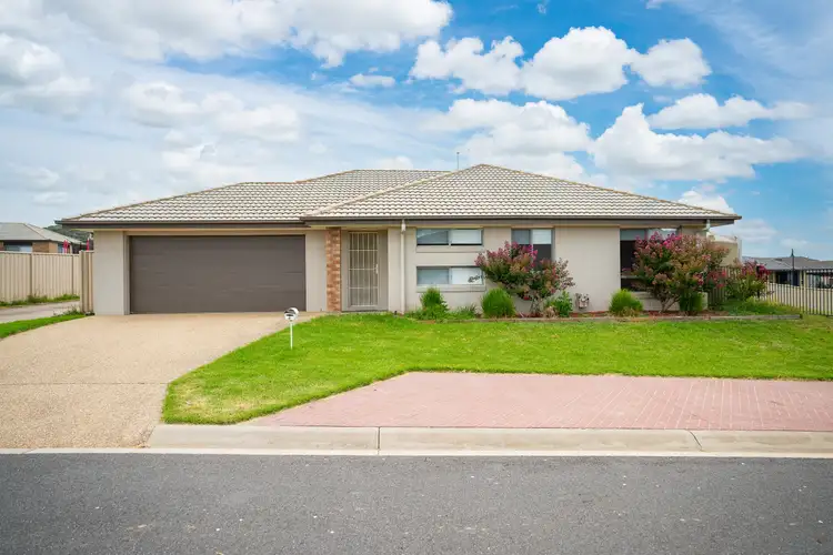 6 BLACKET PLACE, Hamilton Valley NSW 2641