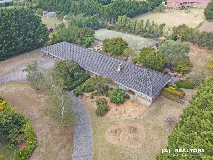 Second view of Homely house listing, 5 Malanie Close, Narre Warren North VIC 3804