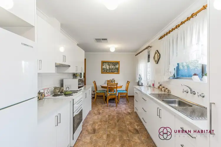 10 Dowling Place, Orelia WA 6167
