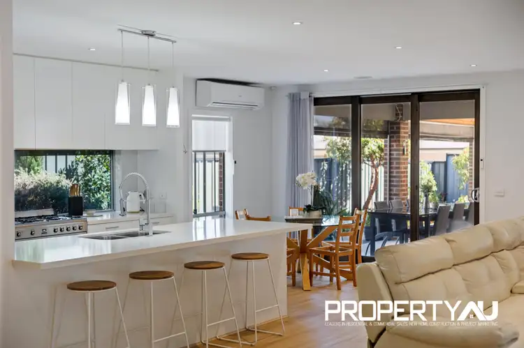 Fifth view of Homely house listing, 15 Brentwick Drive, Craigieburn VIC 3064