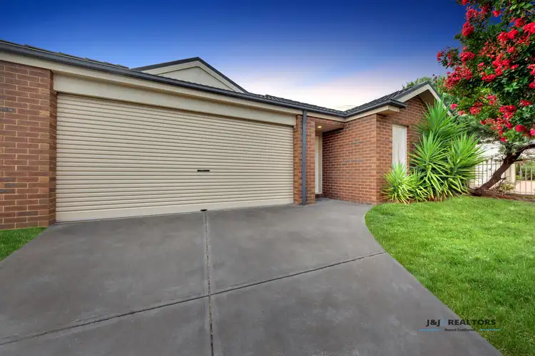 11 Caspian Chase, Pakenham VIC 3810