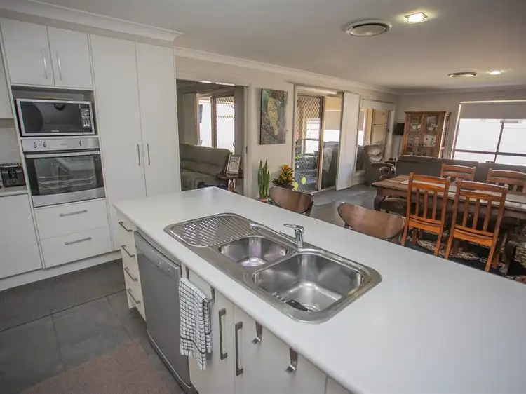 Sixth view of Homely house listing, 10 Sommerfeld Crescent, Chinchilla QLD 4413
