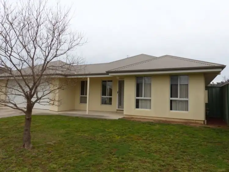 76 Robbins Drive