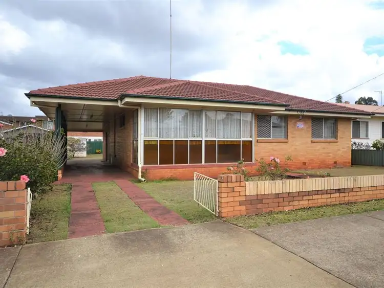 8 Welcombe Avenue, Rockville QLD 4350