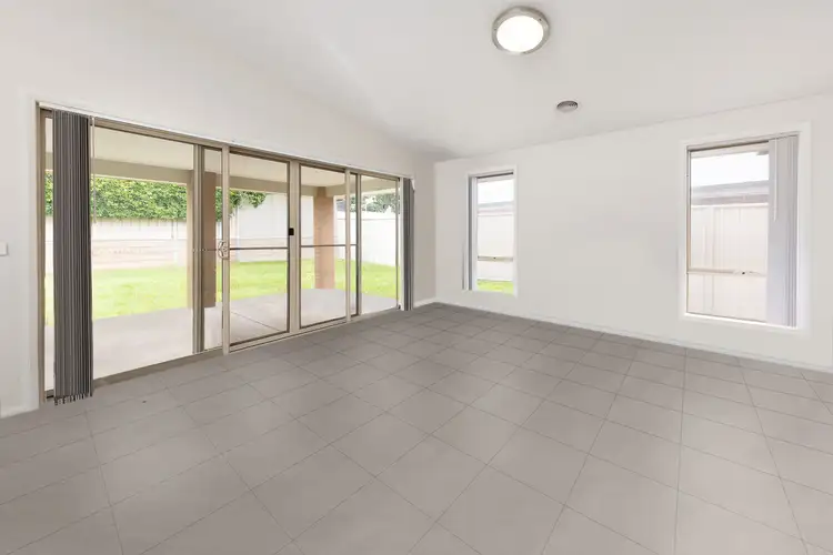Sixth view of Homely house listing, 8 BURTON CRESCENT, Wodonga VIC 3690