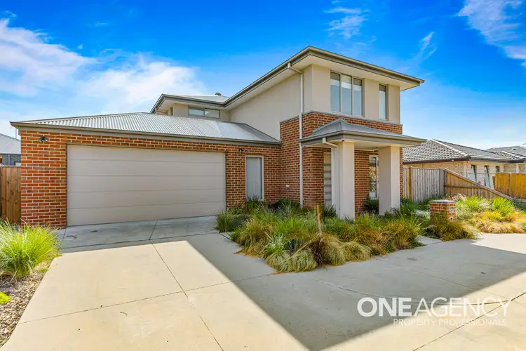 8 Oakwood Close