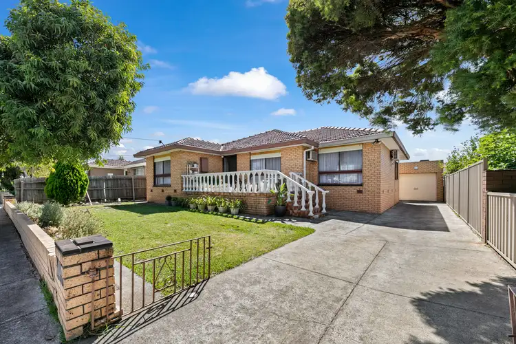 16 Meadowbank Drive, Sunshine North VIC 3020