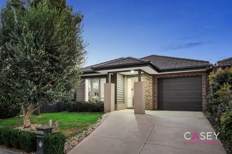 4 Stonebank Grove, Cranbourne East VIC 3977