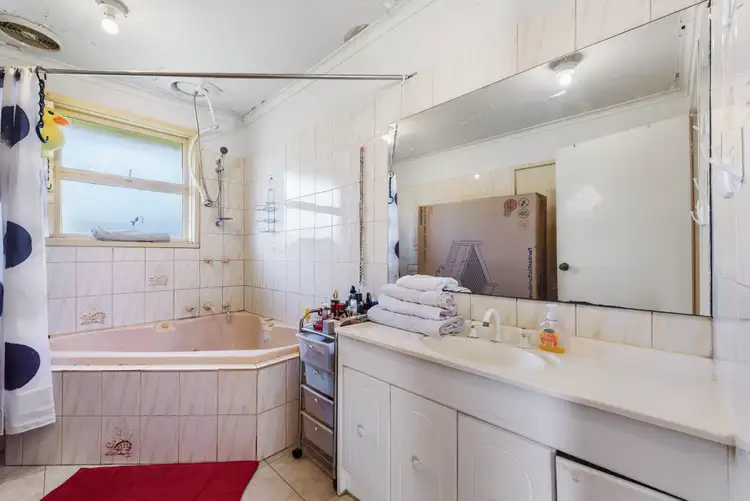 Sixth view of Homely house listing, 2 Byron Avenue, Keilor East VIC 3033