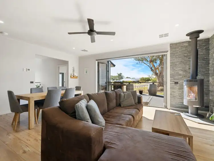 Fourth view of Homely house listing, 2 Oaksford Drive, Mansfield VIC 3722