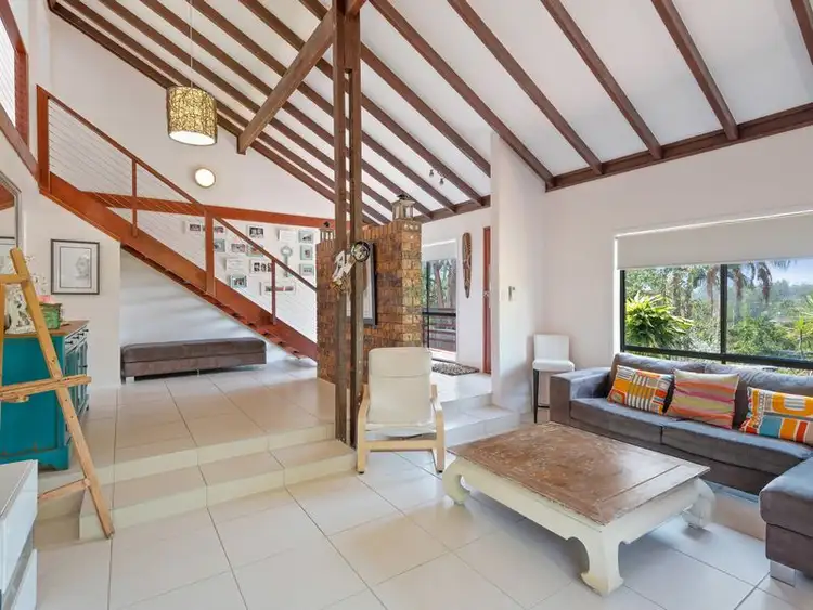 15 Mazzard Street, Bellbowrie QLD 4070