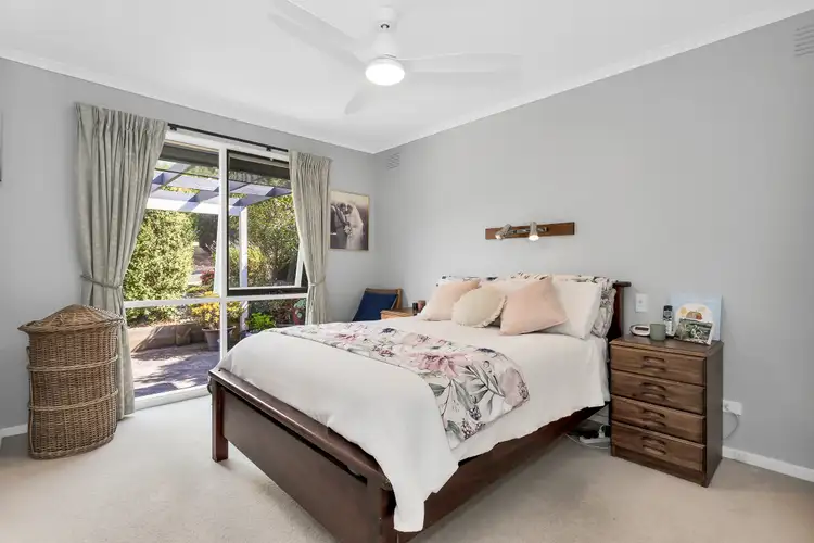 Fifth view of Homely house listing, 2 Waintree Court, Endeavour Hills VIC 3802